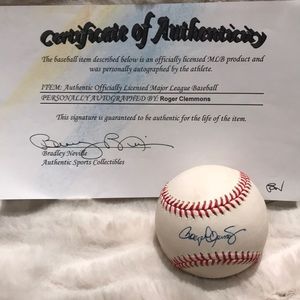 Autographed Baseball ! Roger Clemmons !!!